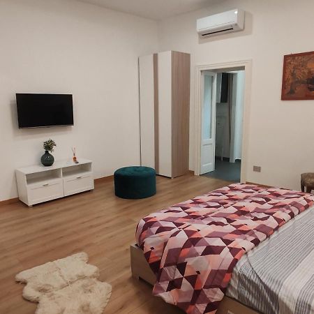 Appartamenti Lungo Fiume Sesto Calende Bagian luar foto